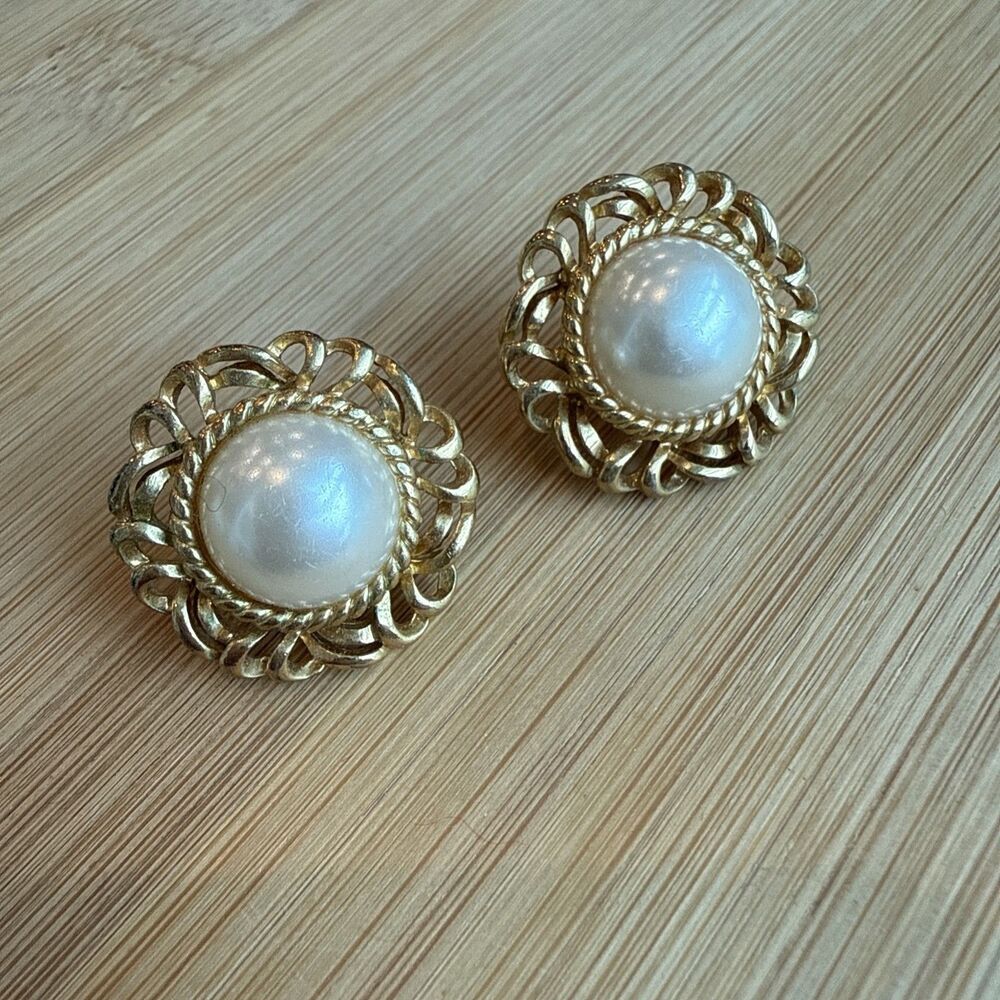 VINTAGE GOLD PEARL STUD EARRINGS LARGE NAPIER